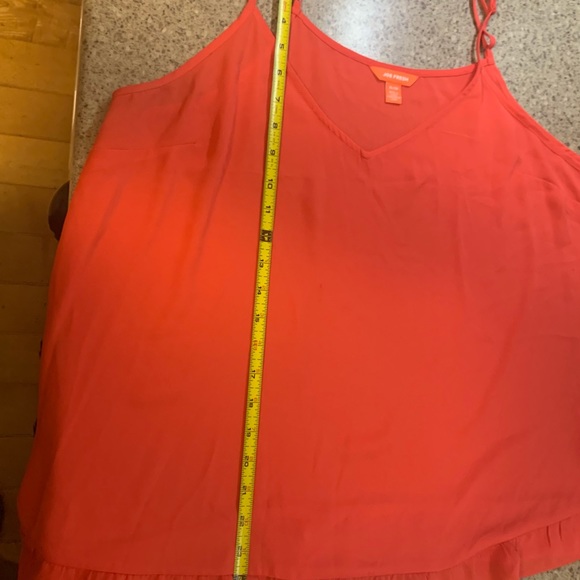 Tank tops - Picture 10 of 11